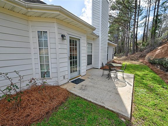 2nd image of 523 Coleman Ct