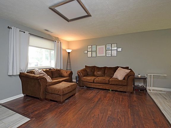 5th image of 302 Brookforest Dr