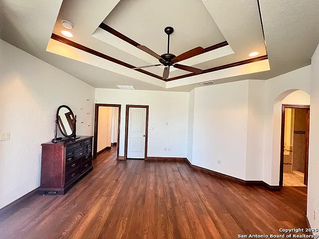 3 bed, 2.5 bath, 2193 sqft, $3,200 — Photo 3