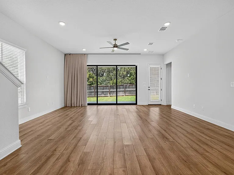 508 Pinnacle View Dr — Photo 2