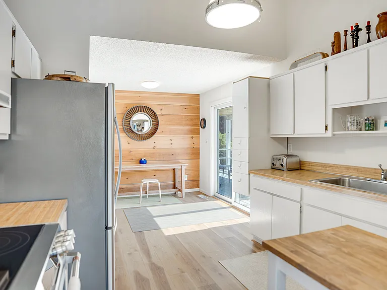 155 S Fairview Ave — Photo 9