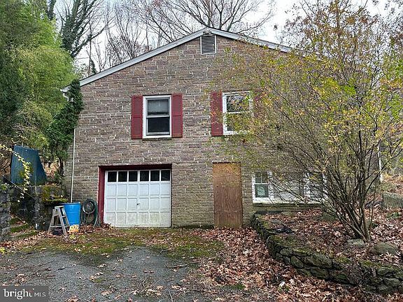 2nd image of 135 Bryn Mawr Ave