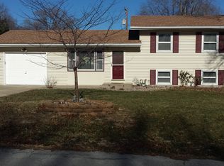 206 E 9th St, Kearney, MO 64060