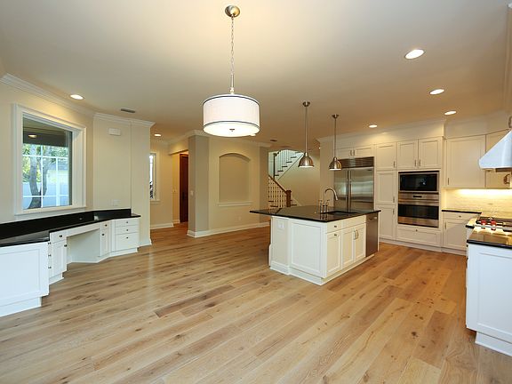 4th image of 943 Citrus Ave