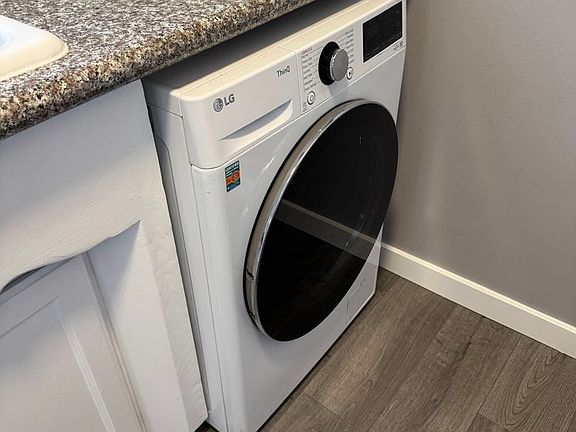 5th image of 231 Loma Ave APT 8