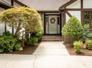 6113 Gainsborough Dr, Raleigh, NC 27612