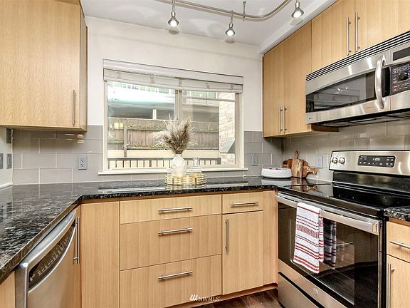 5th image of 511 100th Ave NE APT 106