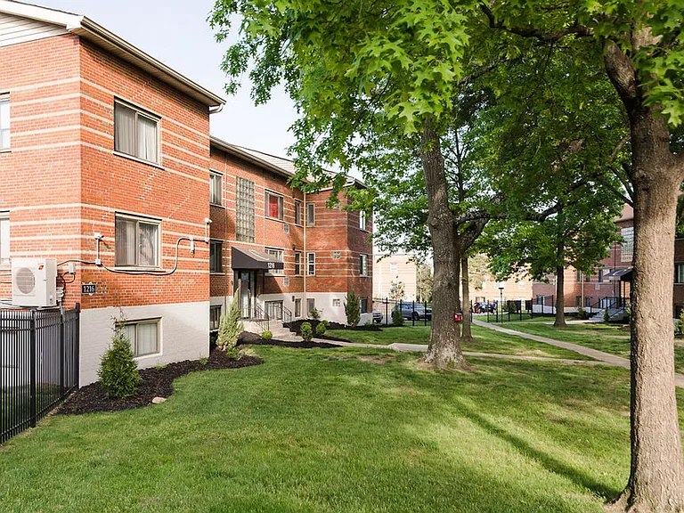 Newly Upgraded Apartments -The Courtyard at Park Hills, Minutes from Downtown — Photo 17