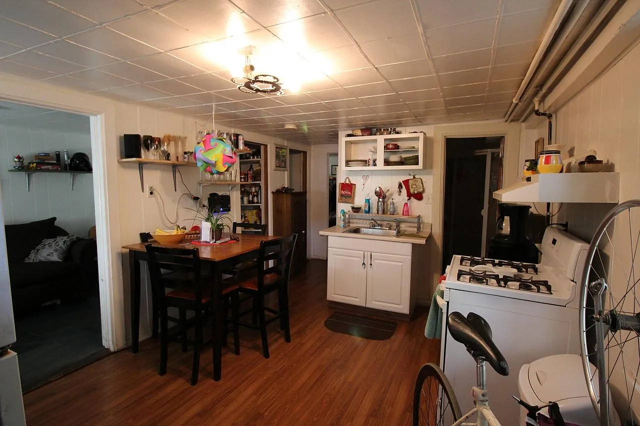 2 bed, 700 sqft, $1,595 — Photo 1