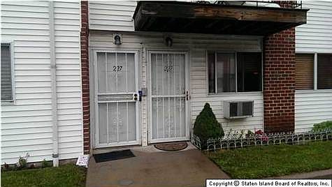 1st image of 227 Maple Pkwy #A