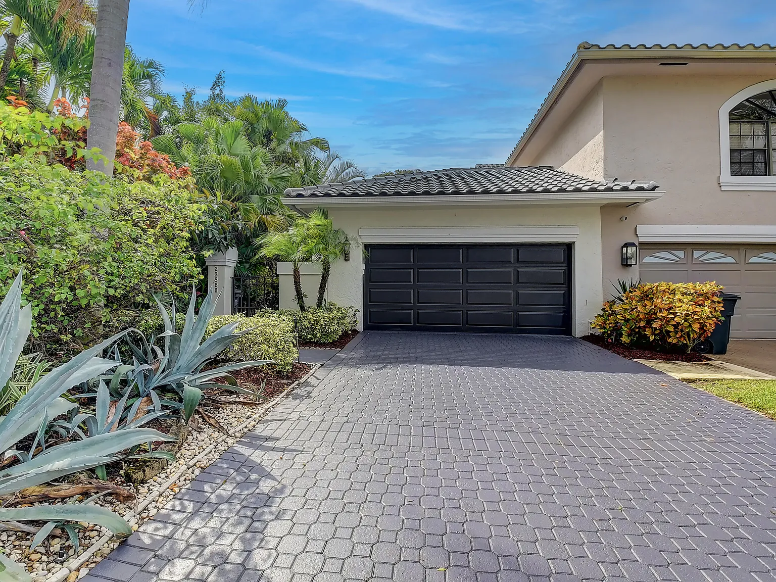 3 bed, 3.0 bath, 2770 sqft, $7,700 — Photo 1