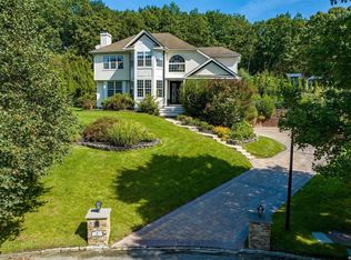 3 Cottontail Ct, Smithtown, NY 11787