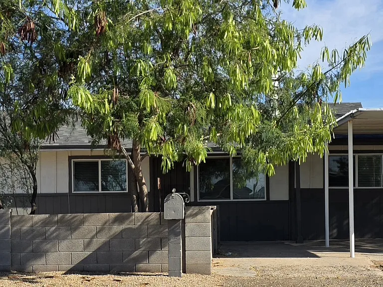 12932 W Tara Ln — Photo 2
