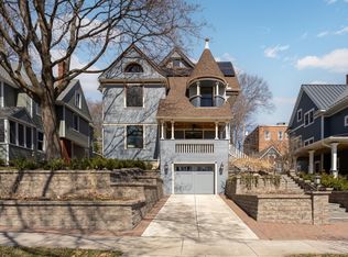 2219 Knapp St, Saint Paul, MN 55108