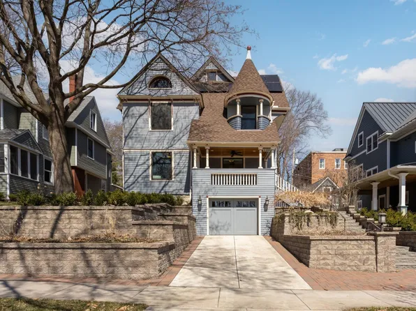 2219 Knapp St, Saint Paul, MN 55108