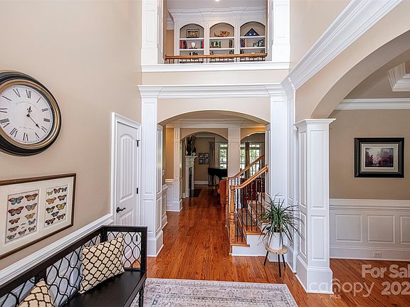 5th image of 719 Mountain Laurel Way