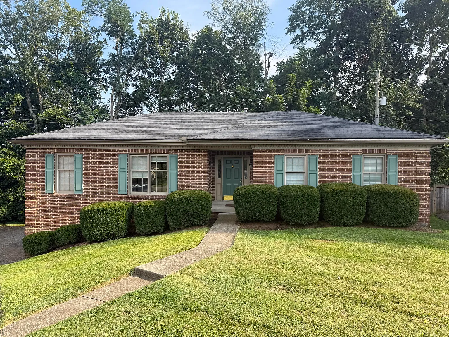 5 bed, 2.5 bath, 2346 sqft, $2,695 — Photo 2