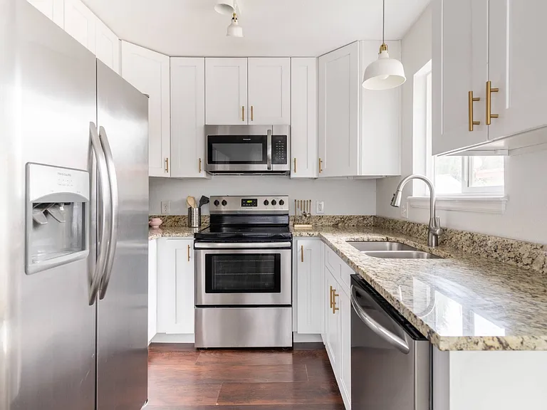 1377 W Alaska Pl — Photo 3