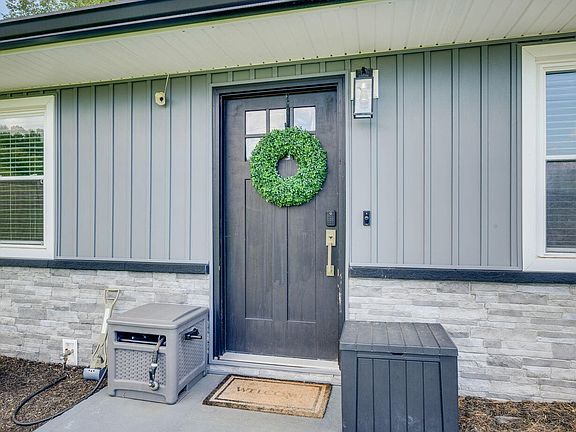 5th image of 120 Russell Dr