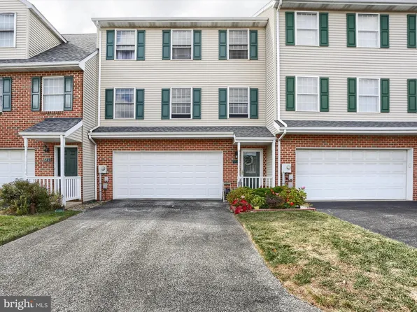 126 Country Ridge Dr, Red Lion, PA 17356