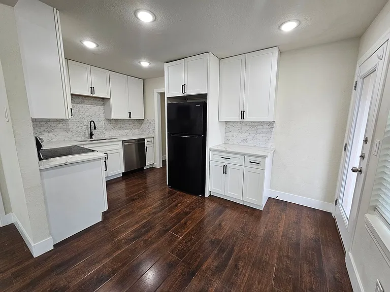 213 N Hampton Rd — Photo 9