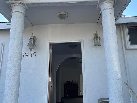 3rd image of 5939 Riverton Ave