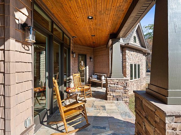 3rd image of 698 Fadora Dr