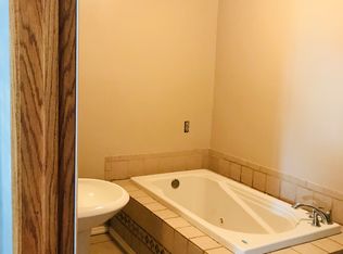 418 W 1st St, Assumption, IL 62510