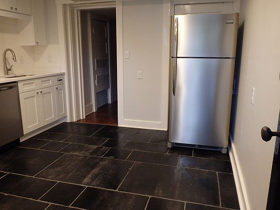 5th image of 121 W Gaston St #Garden