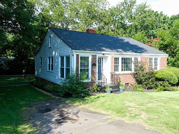 2nd image of 11 Cool Springs Dr