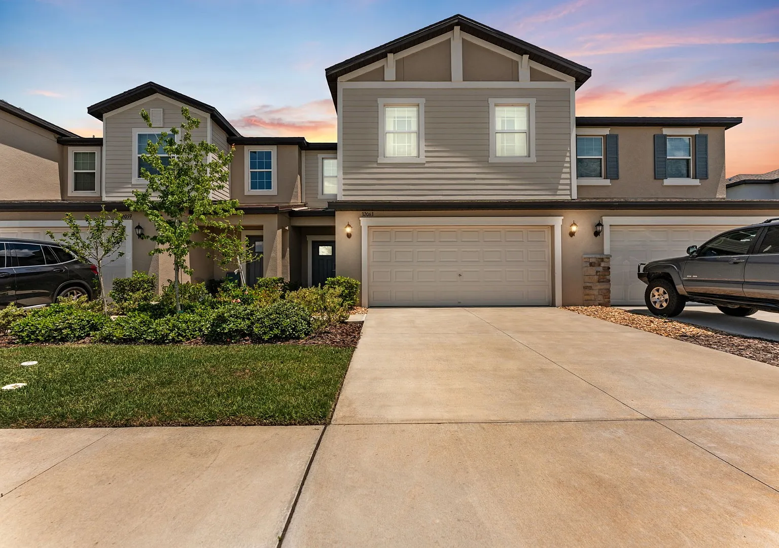 Stunning Large Mirada Townhome; 3 Br + Loft / 2.5 Ba/ 2 Car Garage-2300+ Sf! — Photo 1