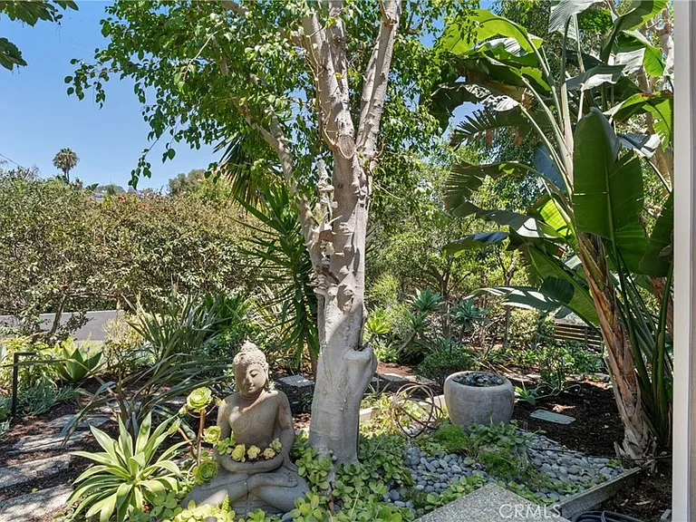 1494 Bluebird Canyon Dr — Photo 34