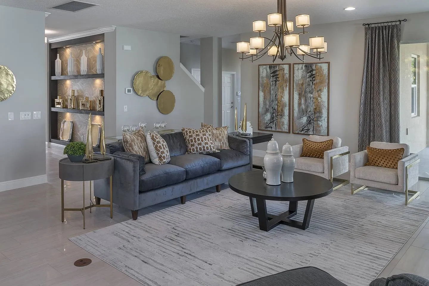 7 bed, 5.5 bath, 4690 sqft, $4,900 — Photo 3