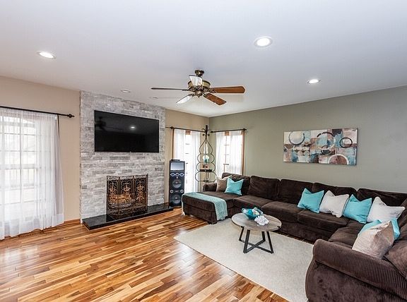 2nd image of 83 Saint Clair Ln