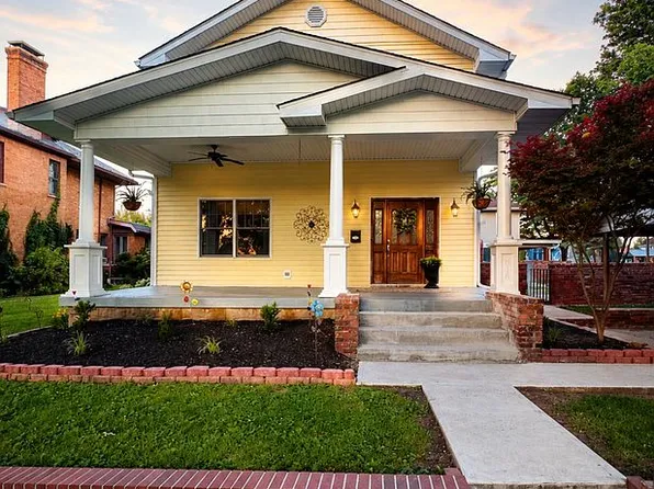 816 N Harrison St, Rushville, IN 46173