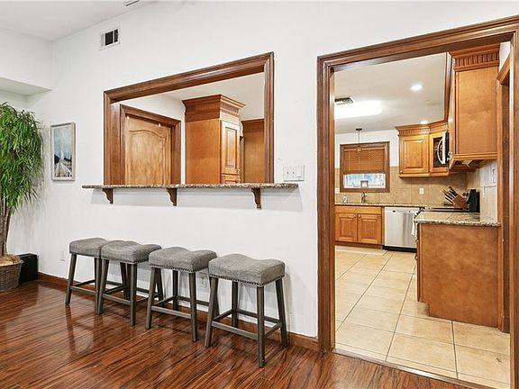 4th image of 238 W Kenilworth St