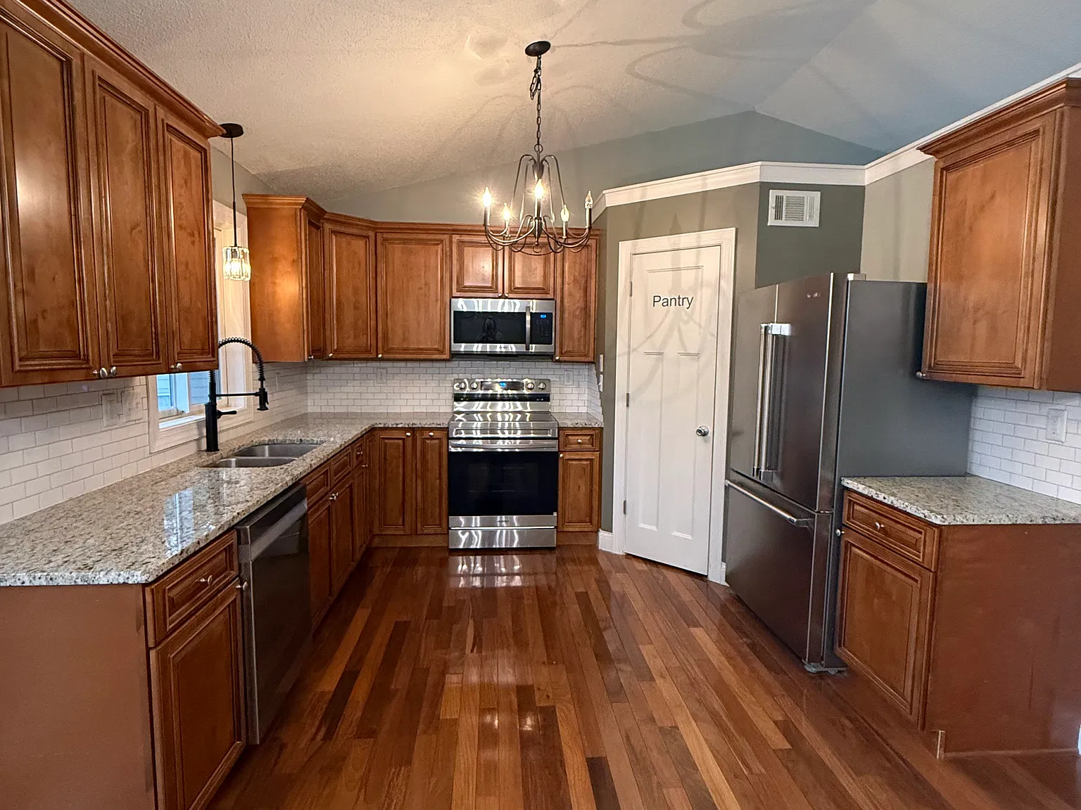 4 bed, 3343 sqft, $3,595 — Photo 3