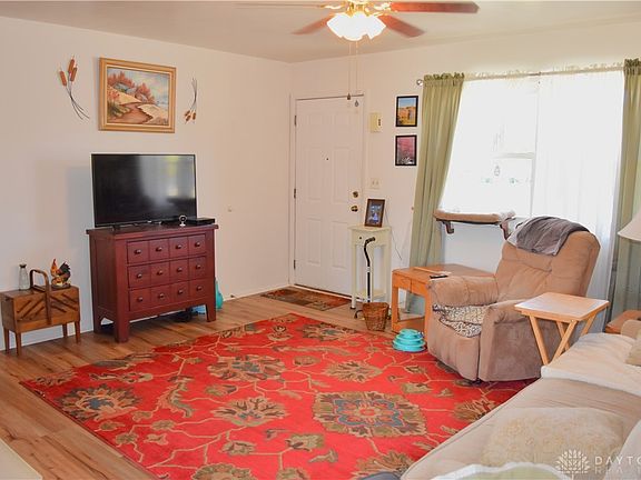 2nd image of 619 S Sunset Dr