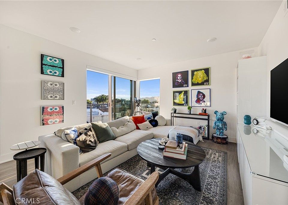 1st image of 518 E Windsor Rd #305