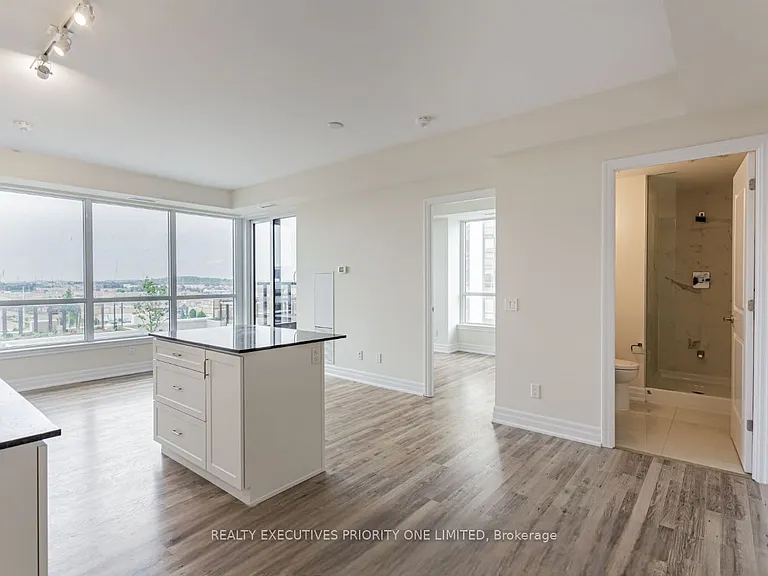 9075 Jane St #809 — Photo 2