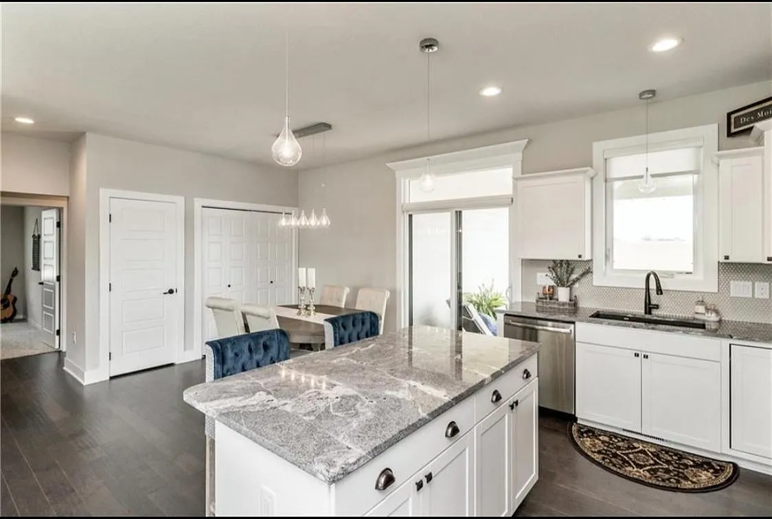 4 bed, 2700 sqft, $2,895 — Photo 4