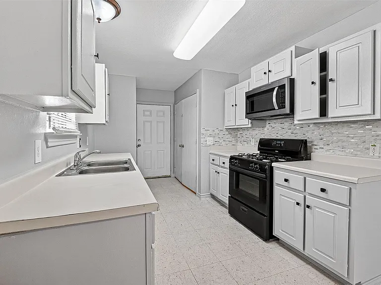 11411 Roandale Dr — Photo 14
