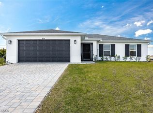 2824 NE 2nd Place Cpe, Coral, FL 33909