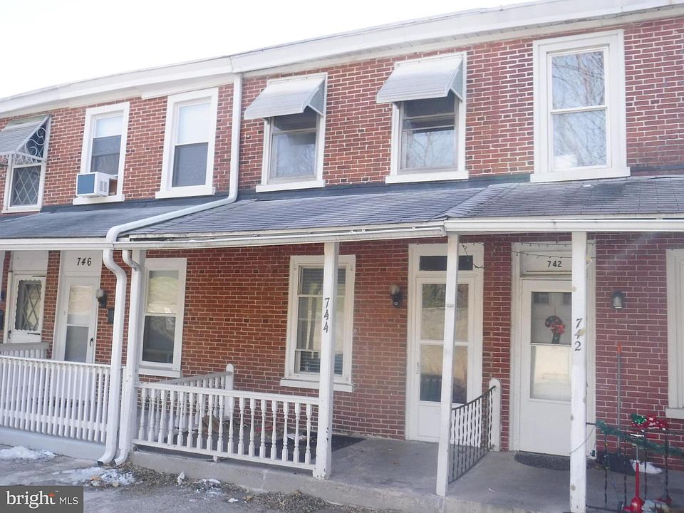 1st image of 744 Roosevelt Ave