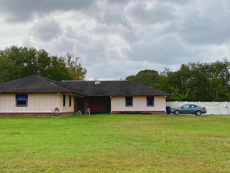 1st image of 220 Country Circle Dr E