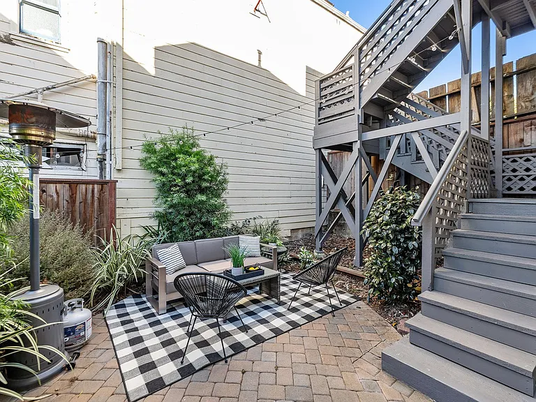 49 Cortland Ave — Photo 32