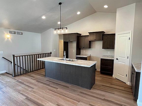4th image of 1430 Caroline Dr