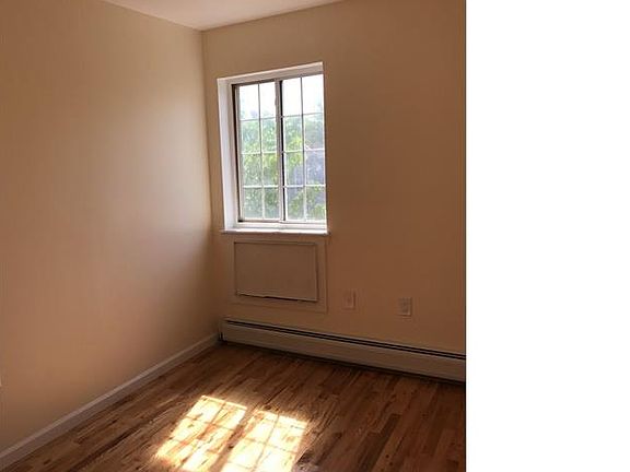 4th image of 2025 Daly Ave APT 2