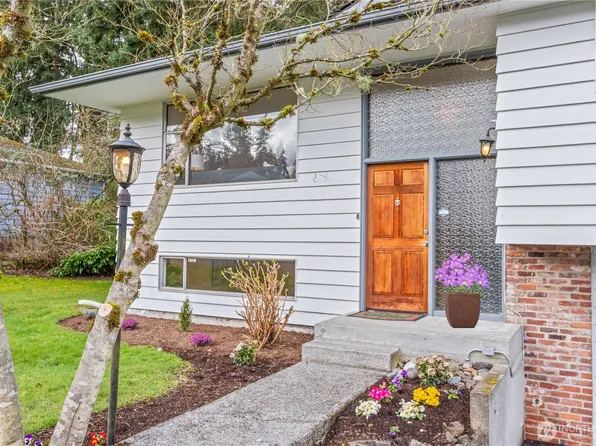 20233 Ashworth Place N, Shoreline, WA 98133