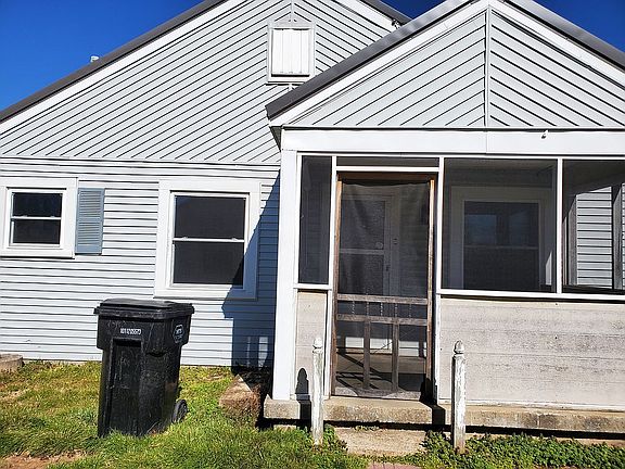 Lg. side porch/main entrance